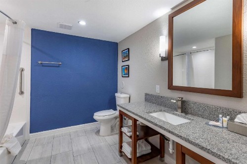 Days Inn by Wyndham St. Louis Lindbergh Boulevard - image 2