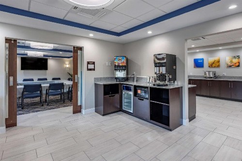 Days Inn by Wyndham St. Louis Lindbergh Boulevard - image 36