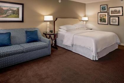 Sheraton Westport Lakeside Chalet - image 9
