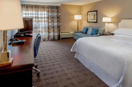Sheraton Westport Lakeside Chalet - image 10