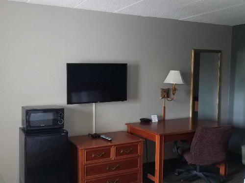 Americas Best Value Inn St. Louis Downtown - image 5