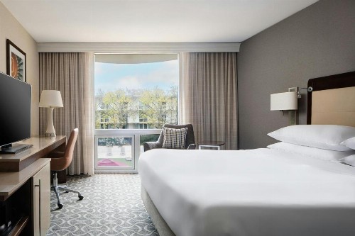 Marriott St. Louis Airport - image 11