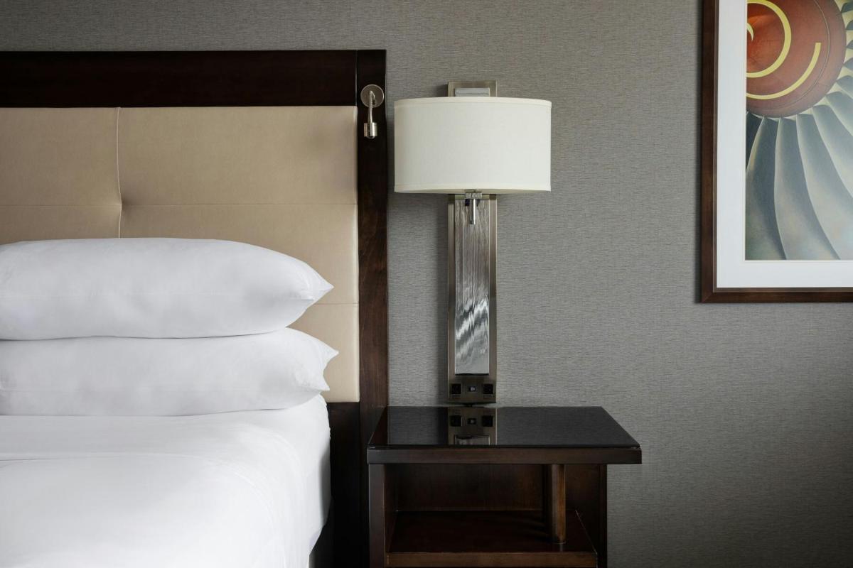 Marriott St. Louis Airport - image 7