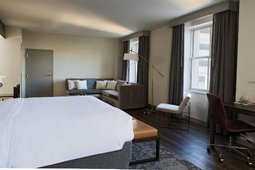 Marriott St. Louis Grand - image 13