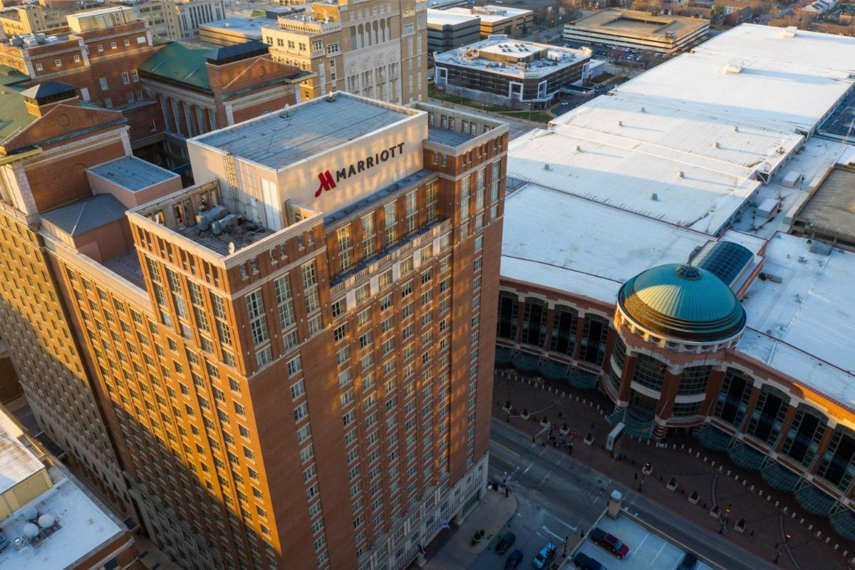 Marriott St. Louis Grand - image 2