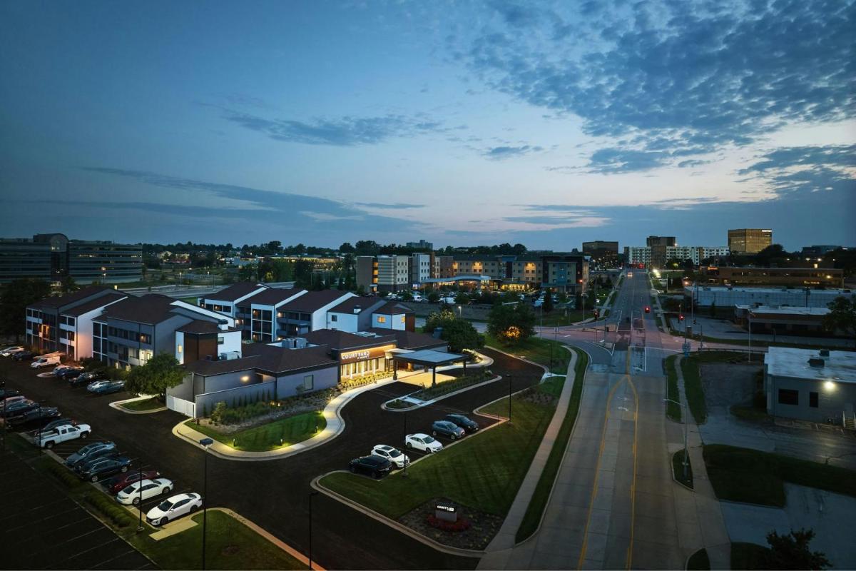 Courtyard St. Louis Westport Plaza - image 3