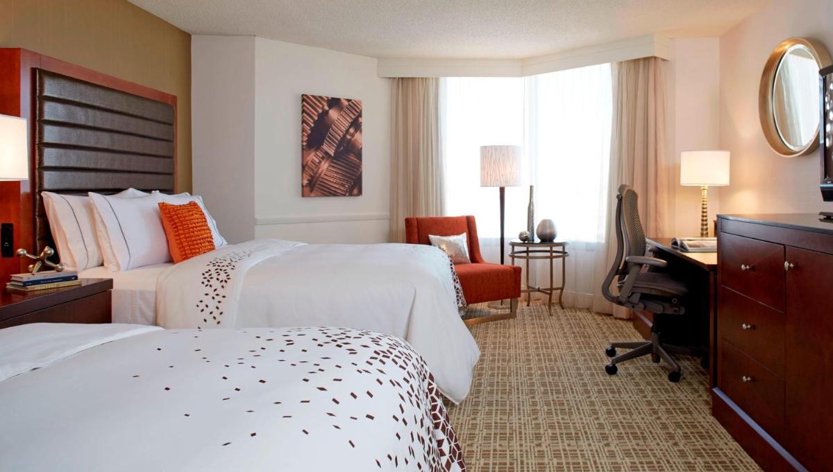 Renaissance St. Louis Airport Hotel - image 3