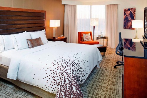 Renaissance St. Louis Airport Hotel - image 7