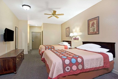 Super 8 by Wyndham St. Louis Airport - image 9