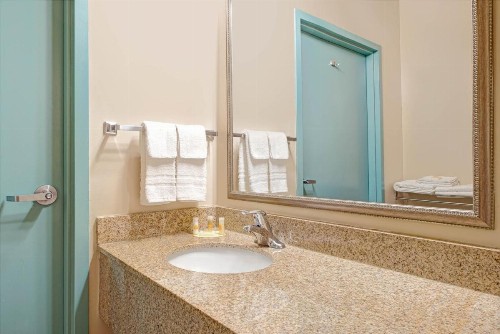 Days Inn by Wyndham Downtown St. Louis - image 12
