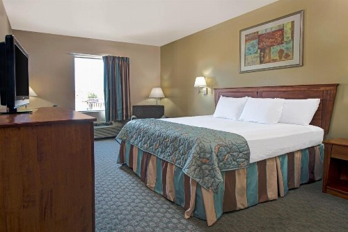 Days Inn by Wyndham Downtown St. Louis - image 17