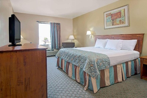 Days Inn by Wyndham Downtown St. Louis - image 32
