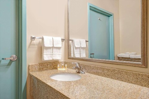 Days Inn by Wyndham Downtown St. Louis - image 34