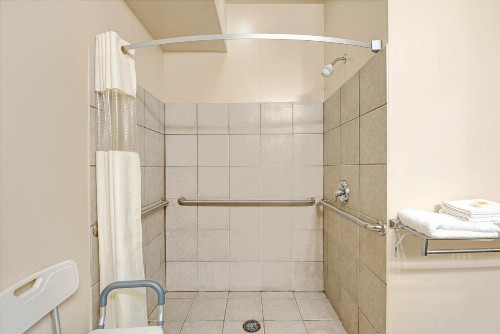 Days Inn by Wyndham Downtown St. Louis - image 5
