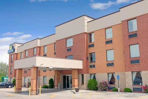 Days Inn by Wyndham Downtown St. Louis - image 8