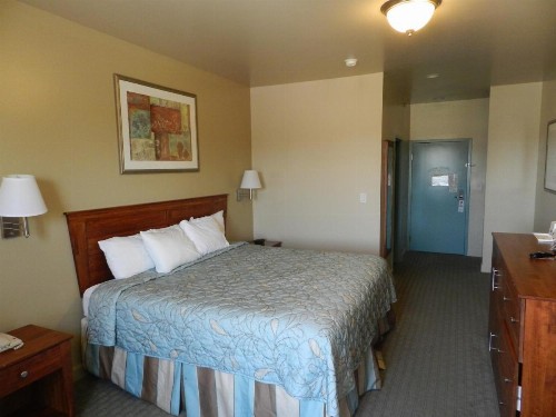 Days Inn by Wyndham Downtown St. Louis - image 9