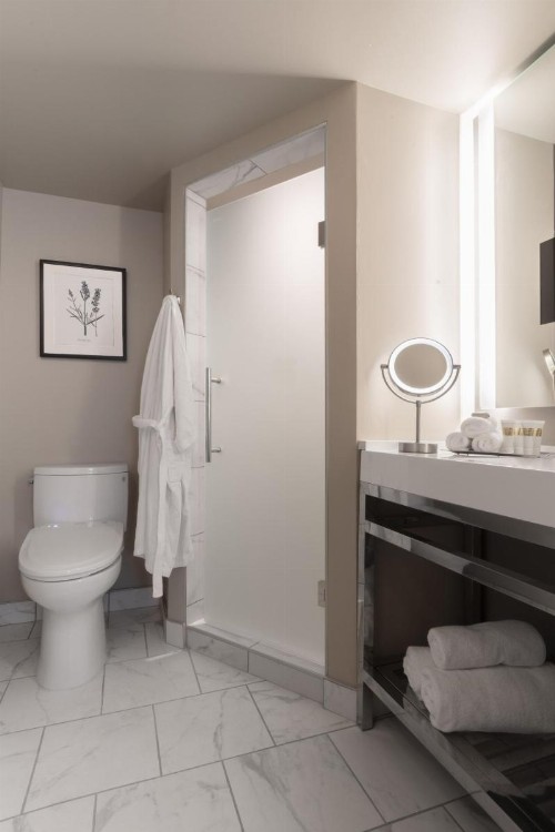 Seven Gables Inn - image 4
