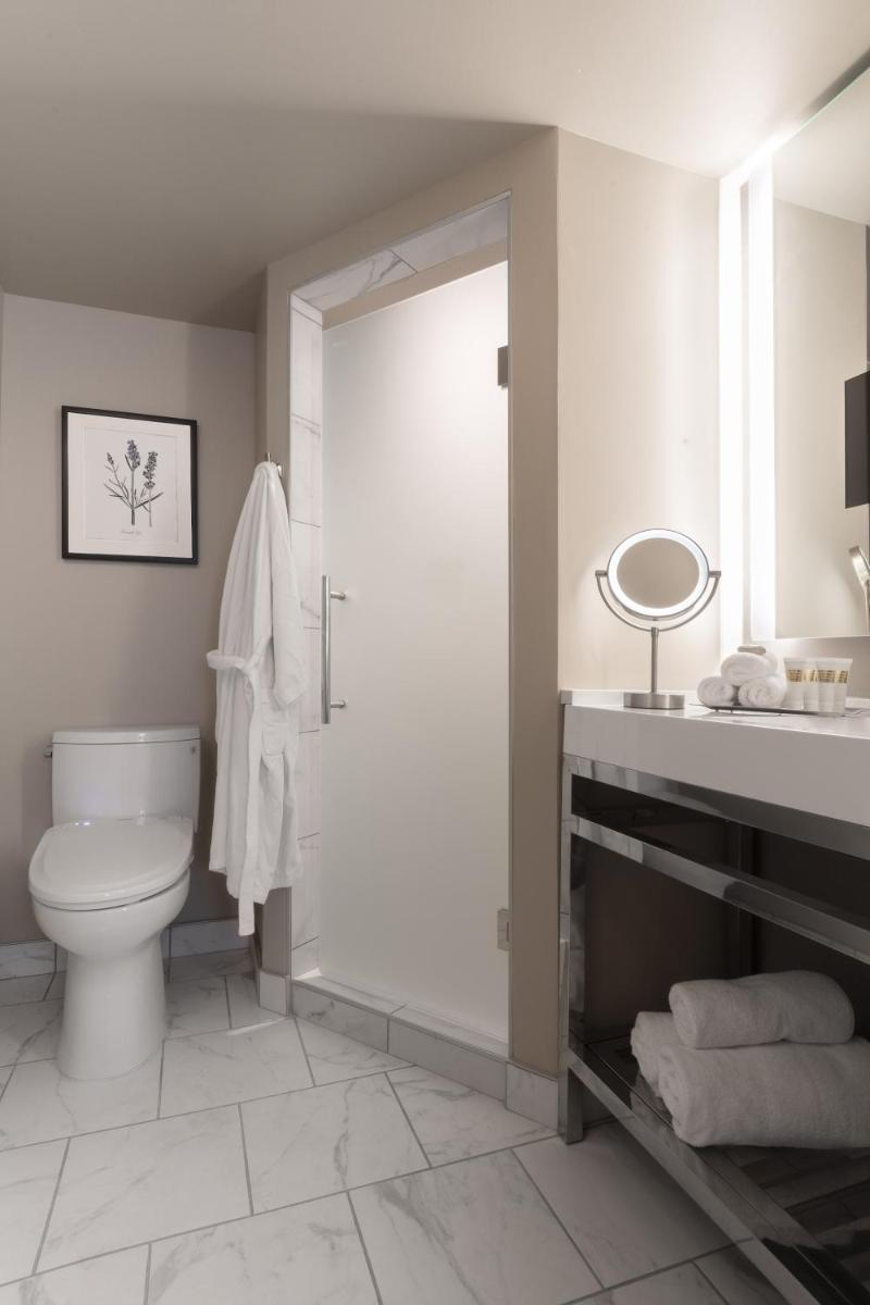 Seven Gables Inn - image 4