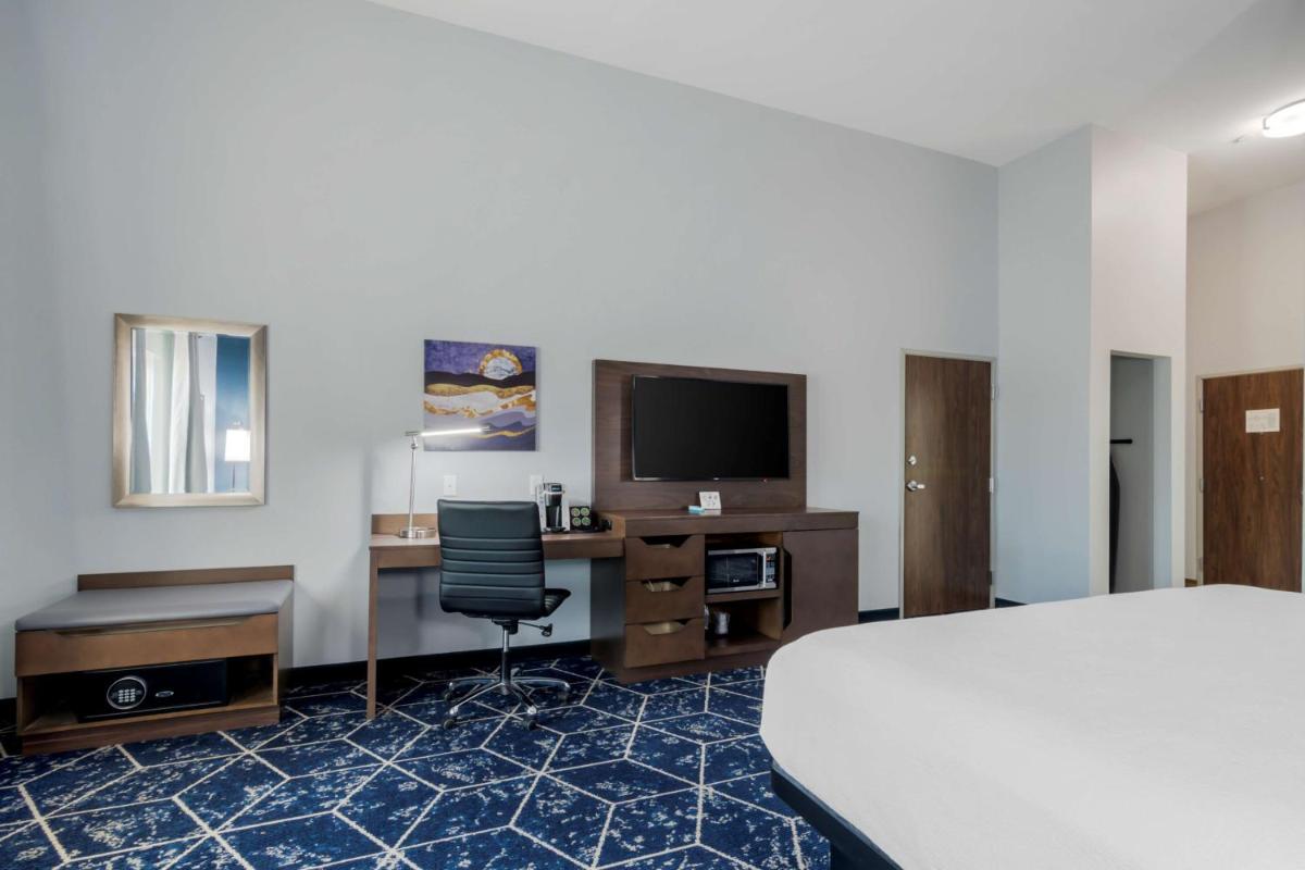 Best Western Plus St. Louis Airport Hotel - image 3