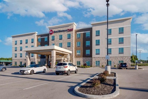 Best Western Plus St. Louis Airport Hotel - image 40