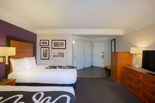 La Quinta by Wyndham St. Louis Westport - image 10