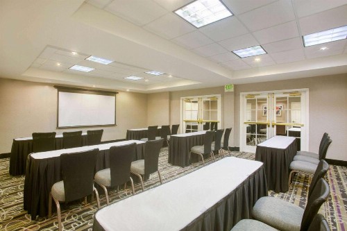 La Quinta by Wyndham St. Louis Westport - image 17