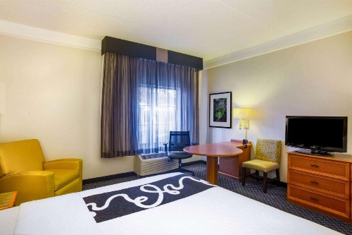 La Quinta by Wyndham St. Louis Westport - image 19