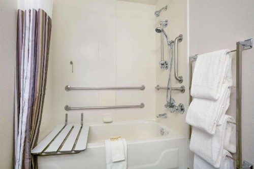 La Quinta by Wyndham St. Louis Westport - image 33