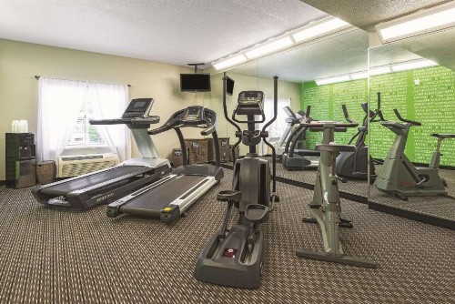 La Quinta by Wyndham St. Louis Westport - image 4