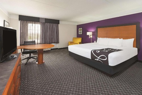 La Quinta by Wyndham St. Louis Westport - image 5