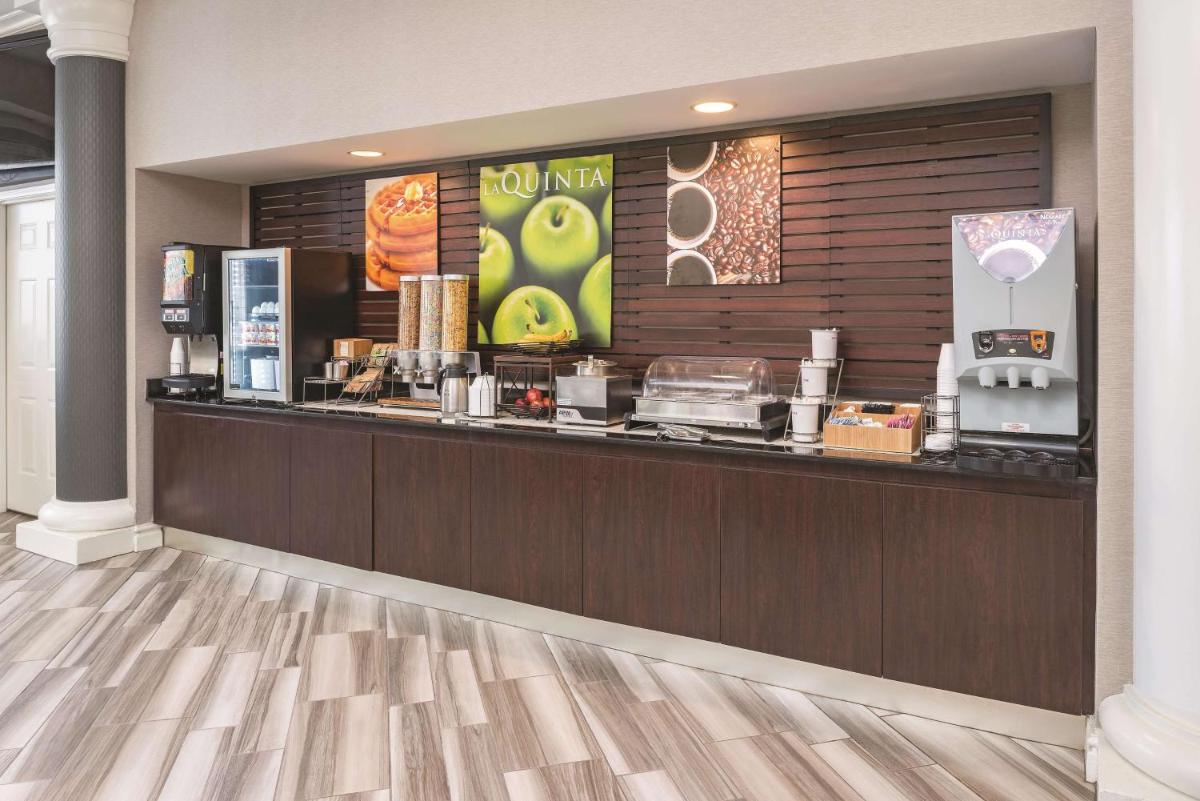 La Quinta by Wyndham St. Louis Westport - image 7