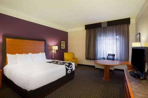 La Quinta by Wyndham St. Louis Westport - image 8