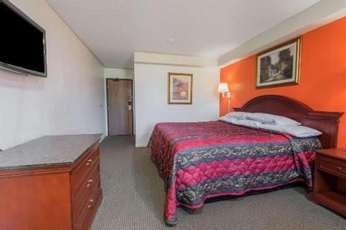 Knights Inn Ferguson - image 5