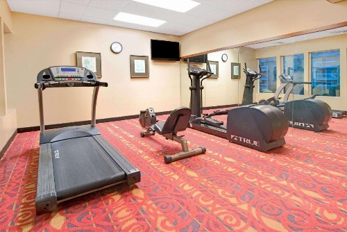 Days Inn by Wyndham St. Louis/Westport MO - image 10