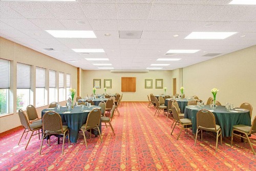 Days Inn by Wyndham St. Louis/Westport MO - image 12