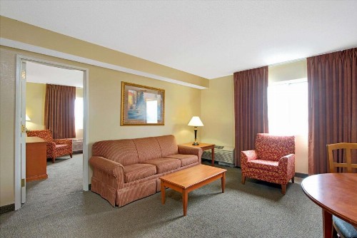Days Inn by Wyndham St. Louis/Westport MO - image 13