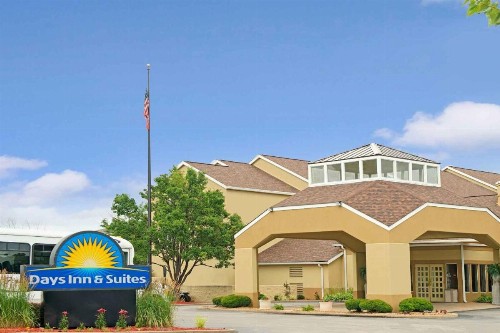 Days Inn by Wyndham St. Louis/Westport MO - image 2