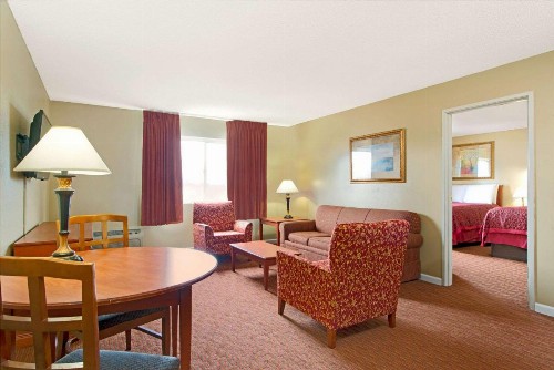 Days Inn by Wyndham St. Louis/Westport MO - image 4