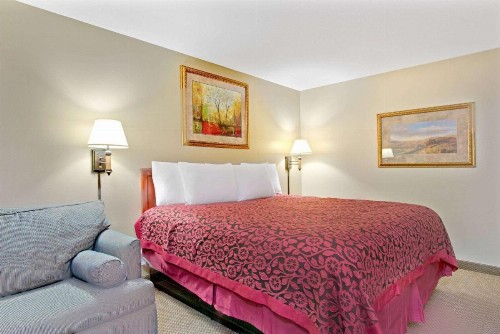 Days Inn by Wyndham St. Louis/Westport MO - image 7