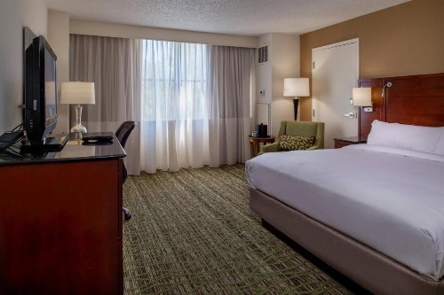 Marriott St. Louis West - image 7