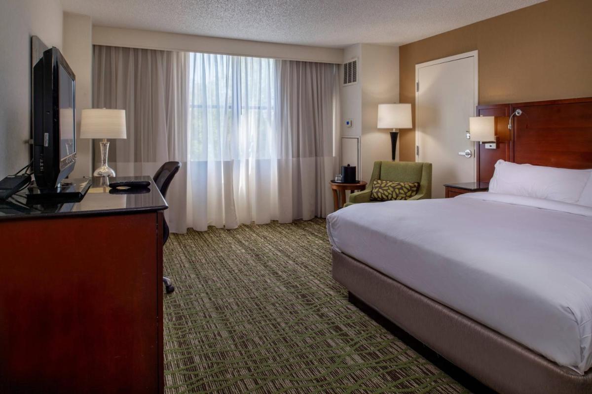 Marriott St. Louis West - image 7