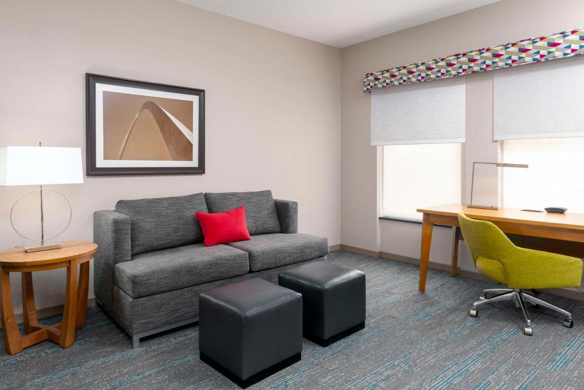 Hampton Inn and Suites Clayton/St. Louis-Galleria Area - image 2