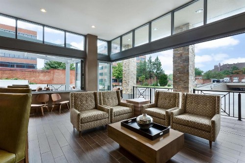 Hampton Inn and Suites Clayton/St. Louis-Galleria Area - image 23