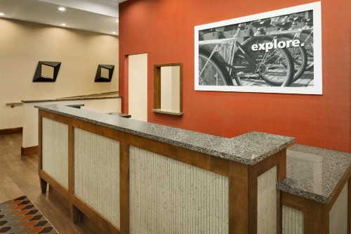 Hampton Inn and Suites Clayton/St. Louis-Galleria Area - image 42