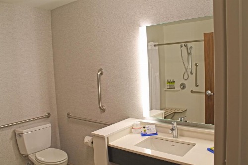 Holiday Inn Express & Suites - St. Louis South - I-55 an IHG Hotel - image 13