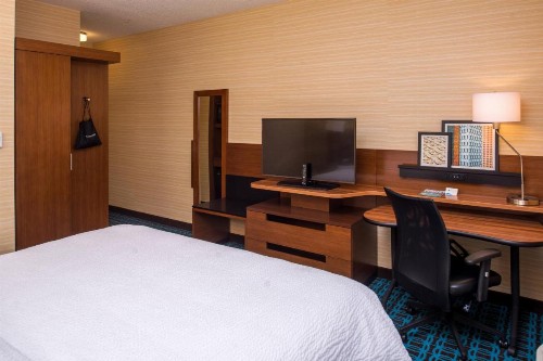 Fairfield Inn & Suites by Marriott St. Louis Westport - image 2