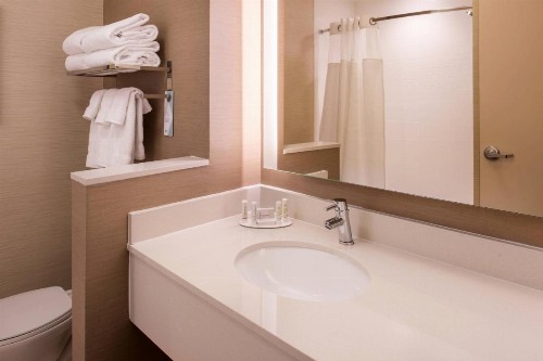 Fairfield Inn & Suites by Marriott St. Louis Westport - image 9