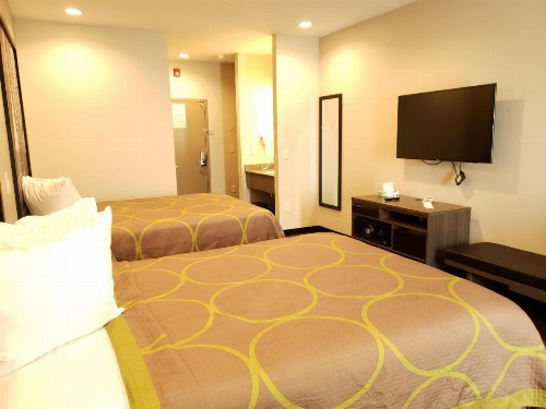 Super 8 by Wyndham St. Louis North - image 10