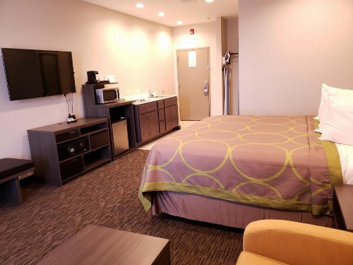 Super 8 by Wyndham St. Louis North - image 13