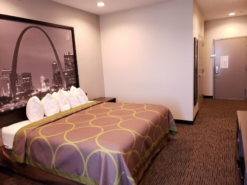 Super 8 by Wyndham St. Louis North - image 16